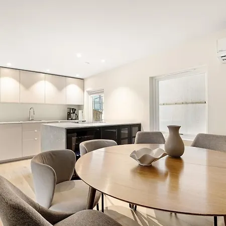 Modern 2-story With 4 Bedrooms *