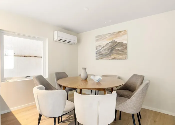 Appartement Modern 2-story With 4 Bedrooms