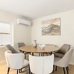 Apartmán Modern 2-story With 4 Bedrooms