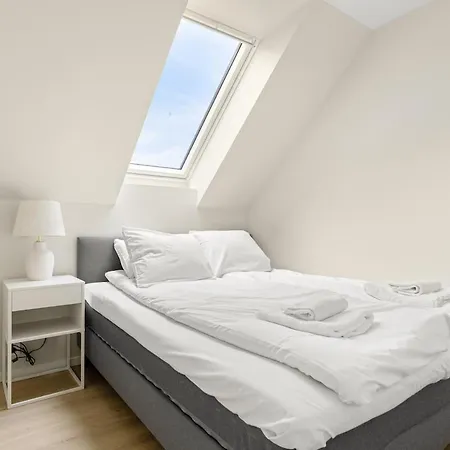 Modern 2-story With 4 Bedrooms Apartman Bergen