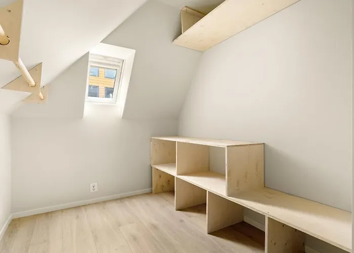 Apartman Modern 2-story With 4 Bedrooms