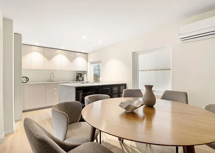 Modern 2-story With 4 Bedrooms *