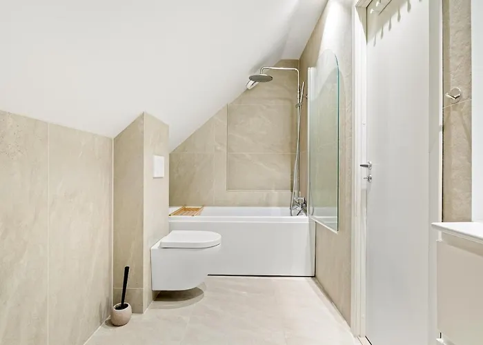 Modern 2-story With 4 Bedrooms Apartman *