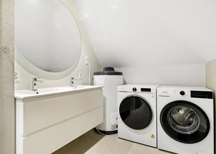 Modern 2-story With 4 Bedrooms *