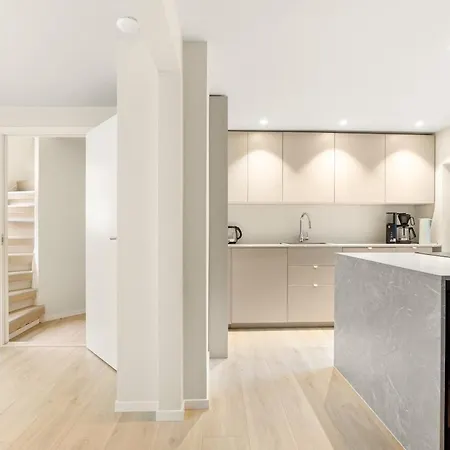 Modern 2-story With 4 Bedrooms Μπέργκεν